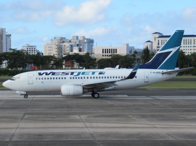 Boeing 737-700 (C-GLWS)