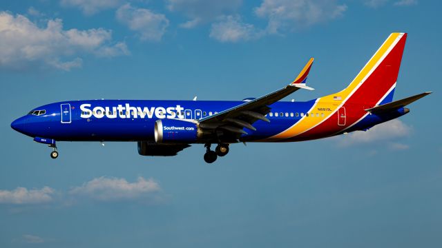 Boeing 737 MAX 8 (N8819L) - Arriving from HOU before the sun disappears.