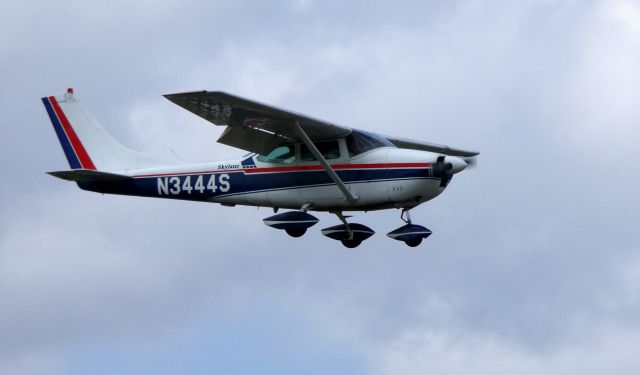 Cessna Skylane (N3444S) - On final is this 1964 Cessna 182G Skylane in the Summer of 2019.