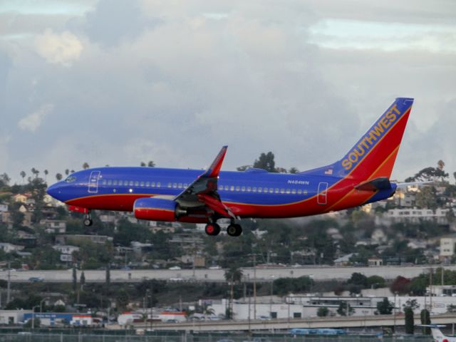 Boeing 737-700 (N484WN)