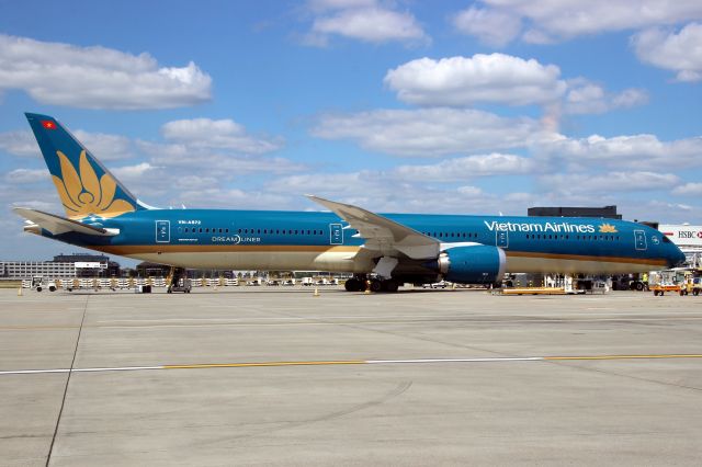 BOEING 787-10 Dreamliner (VN-A872) - Parked on Stand 232 on 17-Jul-20 prior to operating flight HVN54 to VVNB.