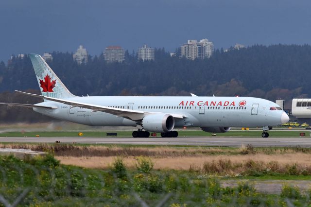 Boeing 787-9 Dreamliner (C-FNOI)