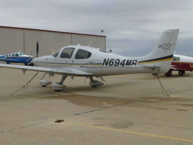 Cirrus SR-22 (N694MR)