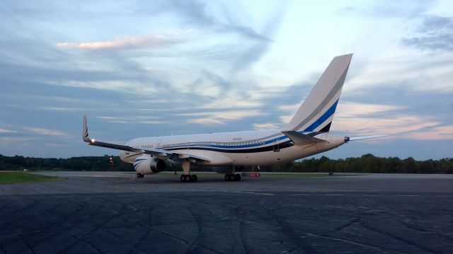 Boeing 757-200 (N801DM)