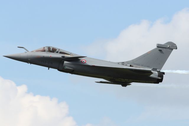 — — - Rafale performs a high speed flypast at RIAT 2012.