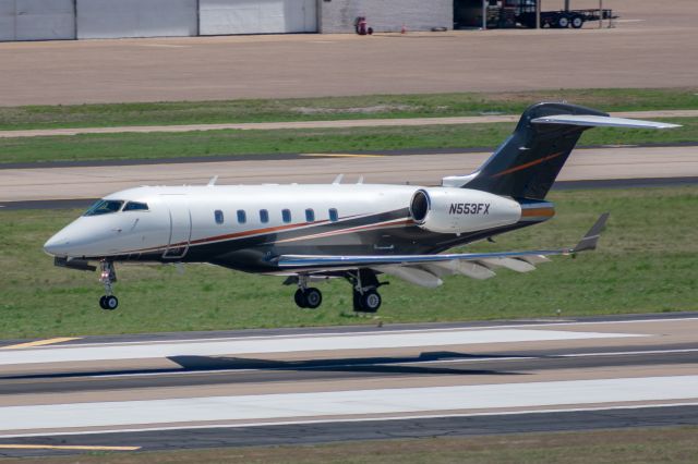 Bombardier Challenger 300 (N553FX)