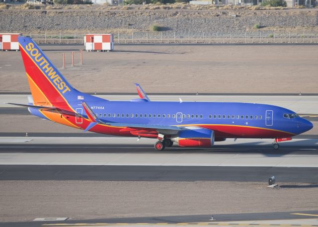 Boeing 737-700 (N7745A)