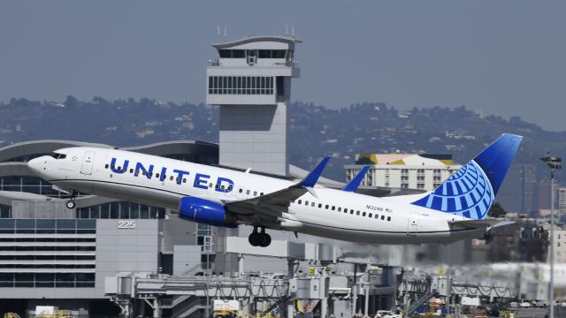 Boeing 737-800 — - Departing LAX on 25R