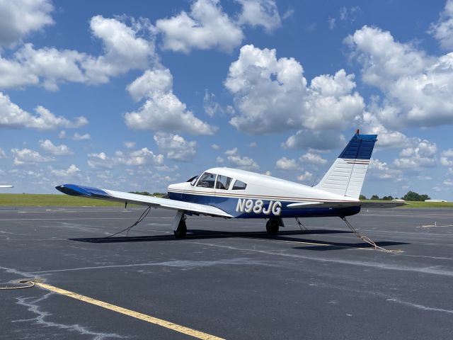 Piper Cherokee Arrow (N98JG)