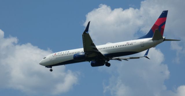 Boeing 737-900 (N861DN) - On short final is this 2016 Delta Airlines Boeing 737-932ER in the Summer of 2023.