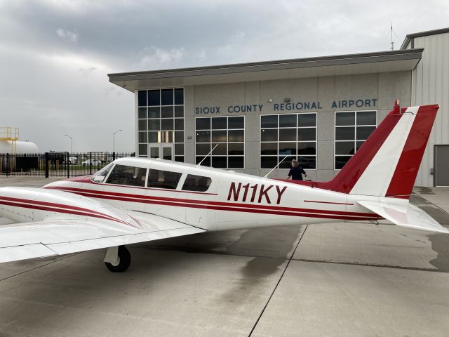 Piper PA-30 Twin Comanche (N11KY)