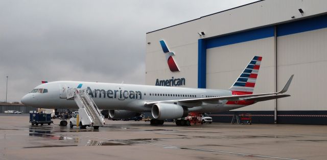 Boeing 757-200 (N938UW) - A very rare AA 757 in CLT, waiting at the hanger for its next flight.br /br /1/4/19