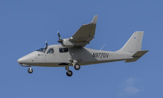 TECNAM P-2006T (N977GV) - Runway 20R arrival @KDPA.