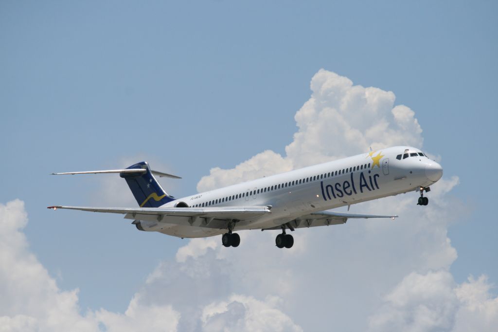 McDonnell Douglas MD-83 (PJ-MDD)
