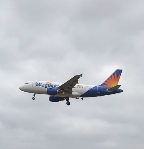 Airbus A319 (N325NV) - Runway 25 arrival! 3/6/22.