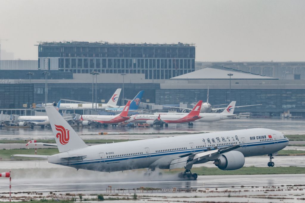 Boeing 777-200 (B-2043)