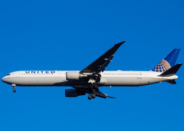 BOEING 767-400 (N67052) - A Chartered United 767 flying into CVG for a Sunday NFL game.