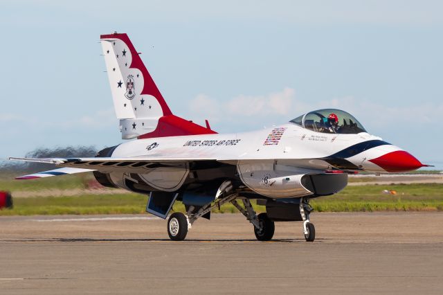 Lockheed F-16 Fighting Falcon (92-3898)