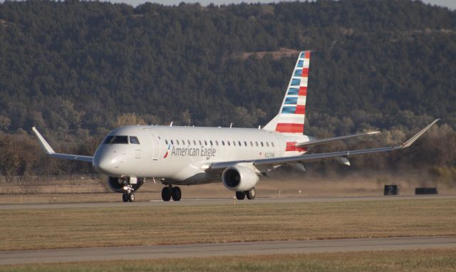 Embraer 175 (N225NN)