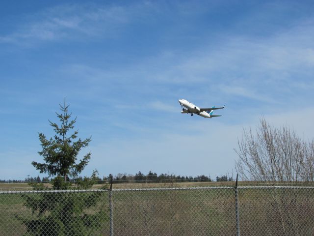 Boeing 737-700 (C-FWAD)