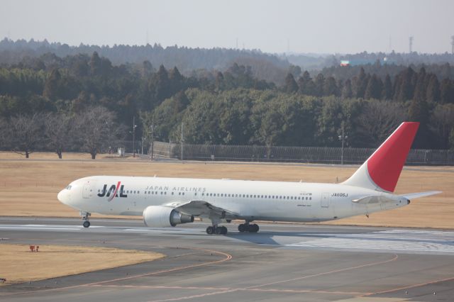 BOEING 767-300 (JA606J)
