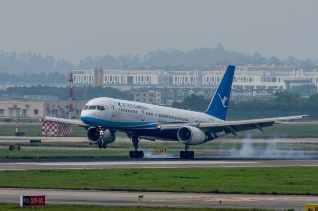 Boeing 757-200 (B-2862) - 摄于广州白云机场