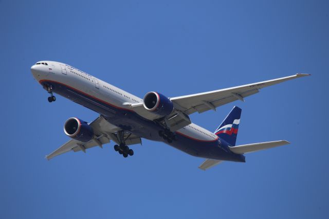 BOEING 777-300ER (VQ-BUC)