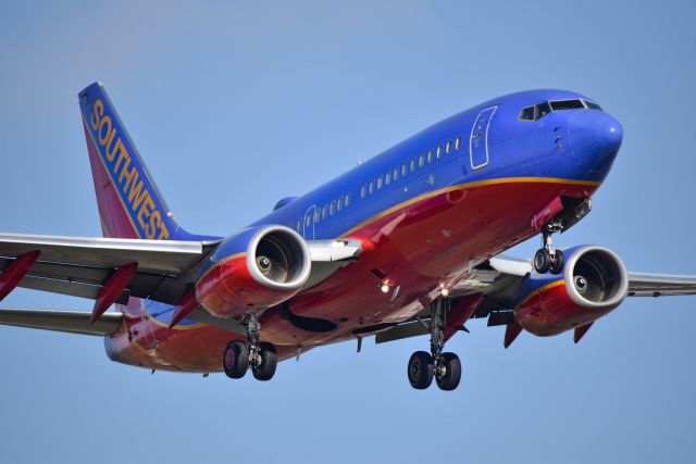 Boeing 737-700 (N231WN) - 12/24/2016: A Southwest Airlines Boeing 737-7H4 arriving on Christmas Eve at Hobby Airport.