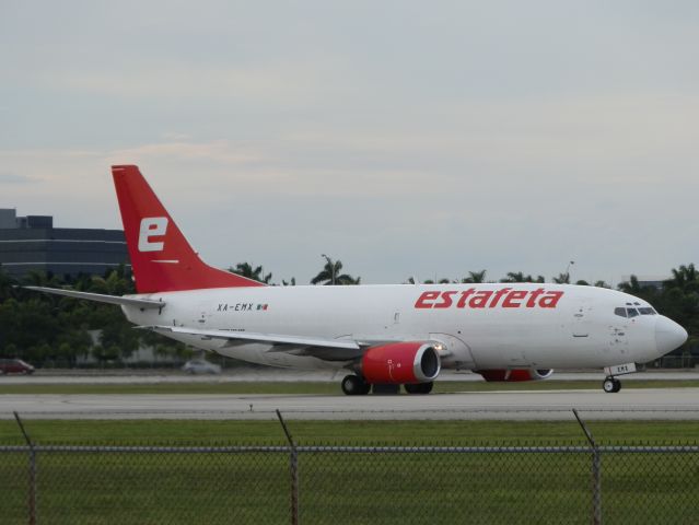 BOEING 737-300 (XA-EMX)