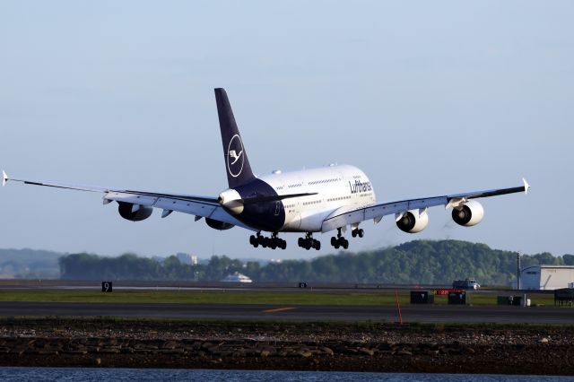 Airbus A380-800 (D-AIMB)
