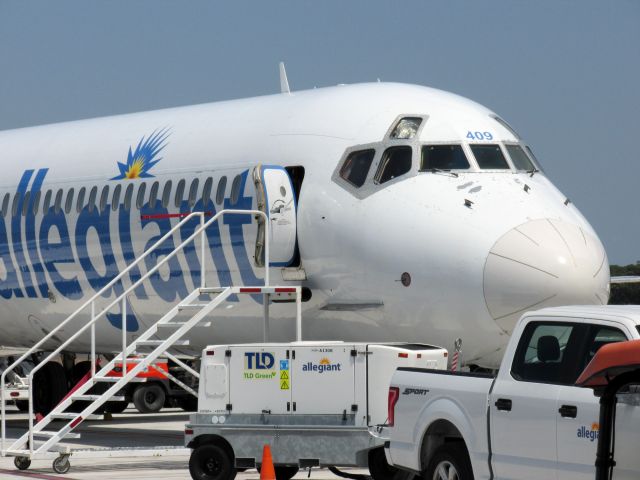 McDonnell Douglas MD-83 (N409NV)