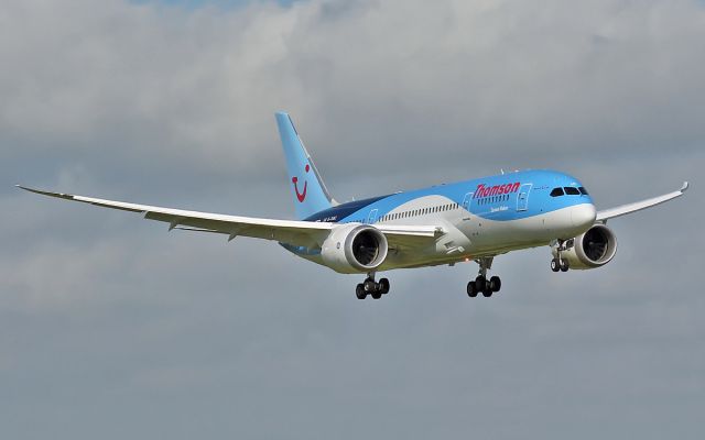 G-TUIC — - thomson dreamliner g-tuic about to land at shannon 19/6/13.