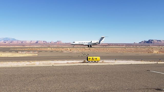 Canadair Challenger 350 (N250AG)