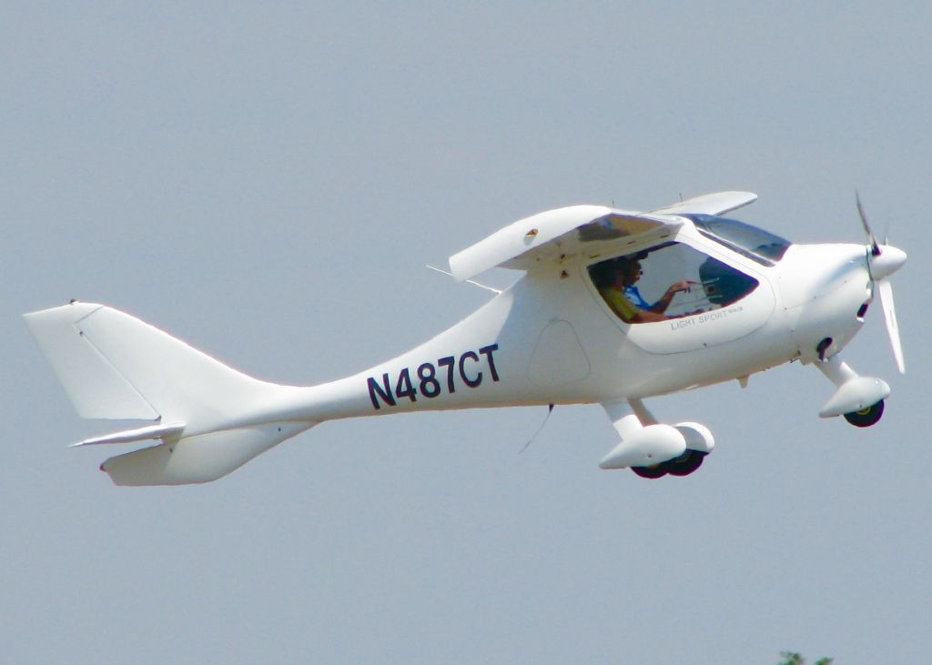 FLIGHT DESIGN CT (N487CT) - At Downtown Shreveport.