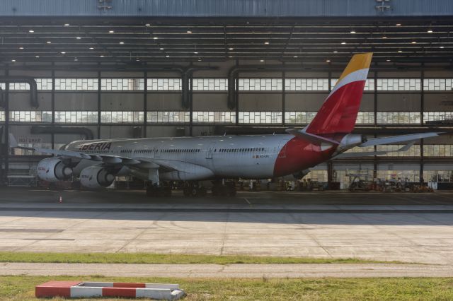 Airbus A340-600 (EC-LFS) - 26th Oct., 2019: Hanging out in the hanger at Madrid Barajas. 