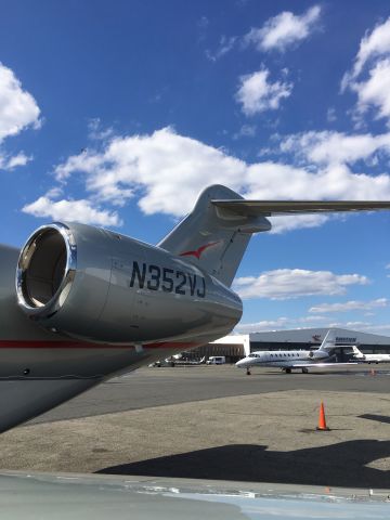 Canadair Challenger 350 (N352VJ)