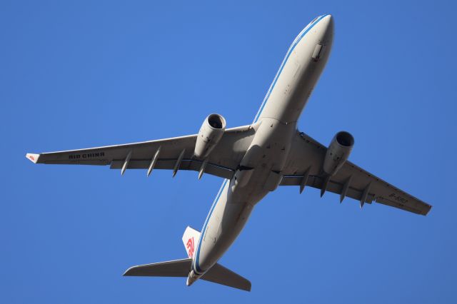 Airbus A330-300 (B-5913)