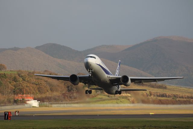 BOEING 767-300 (JA609A) - October 27th 2018;HKD-HND.