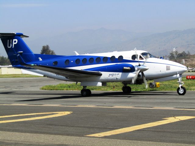 Beechcraft Super King Air 350 (N886UP) - Taxiing to parking.