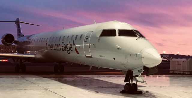 Canadair Regional Jet CRJ-900 (N914FJ)