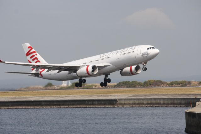 Airbus A330-200 (VH-XFB)