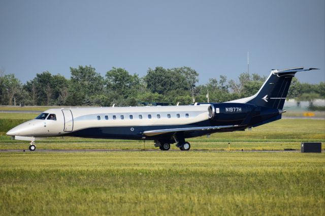 Embraer Legacy 600/650 (N1977H) - Privately Owned Embraer Legacy 650 taxiing to the FBO Ramp at the Buffalo Niagara International Airport 