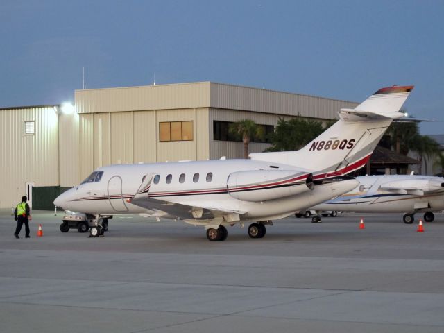 Hawker 800 (N888QS)