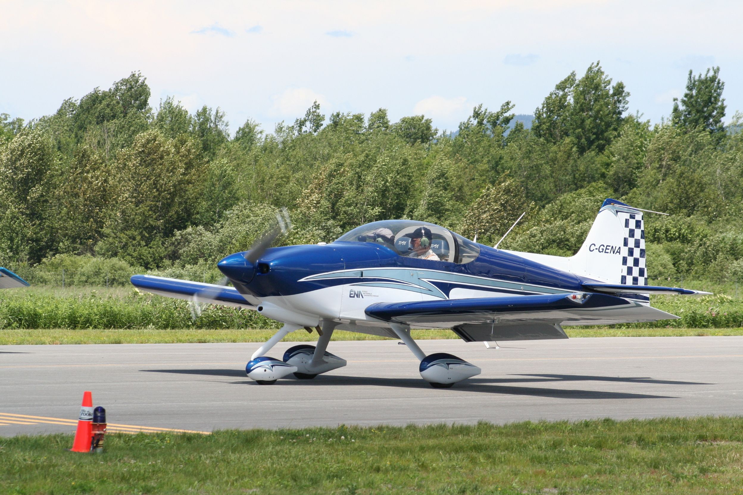 Canadair Challenger (C-GENA)