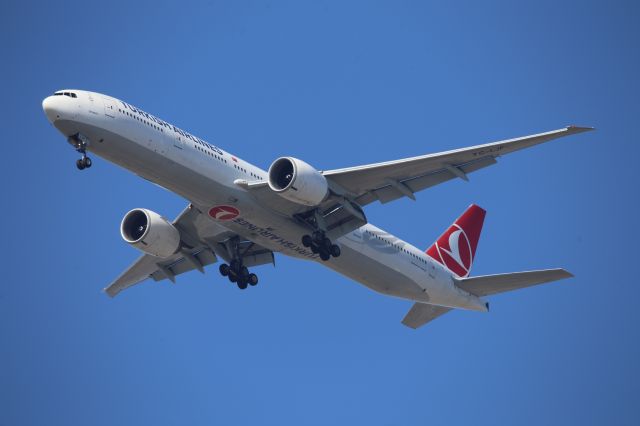 BOEING 777-300ER (TC-LJF)