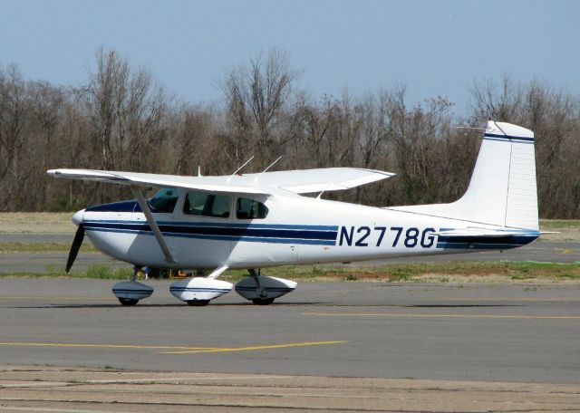 Cessna Skylane (N2778G) - At Downtown Shreveport.