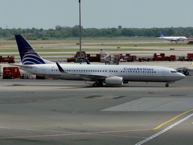 Boeing 737-800 (HP-1835CMP)