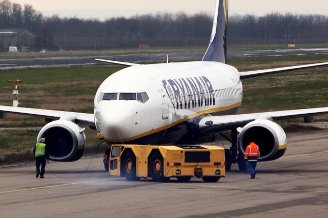 Boeing 737-800 (EI-DHF)