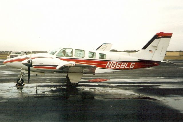 Beechcraft Baron (58) (N858LG) - Seen here in Jan-92.