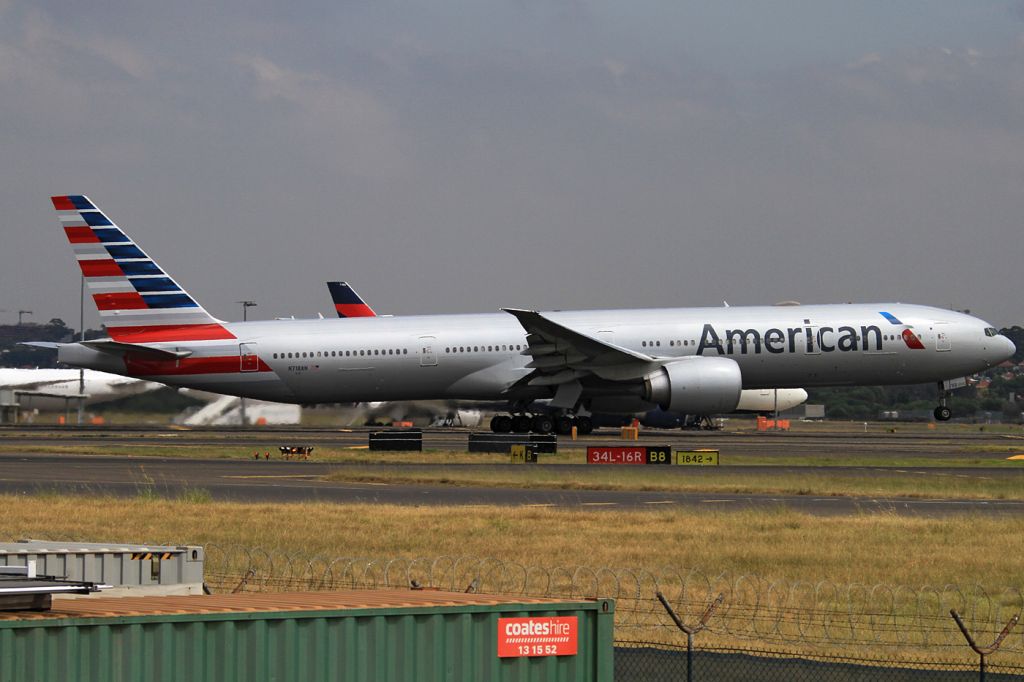 BOEING 777-300ER (N718AN)